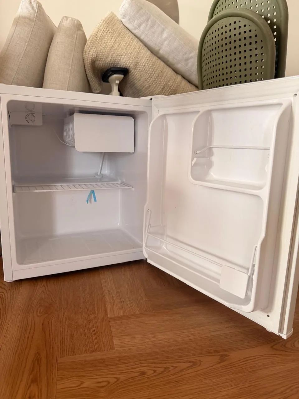 Frigobar philco 47 litros compacto porta reversivel - Foto 3