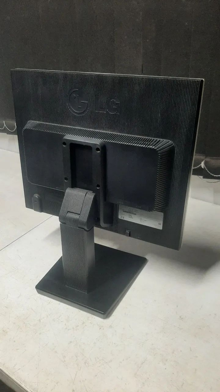 Monitor LG Flatron 19 Pol. LCD. - Foto 2