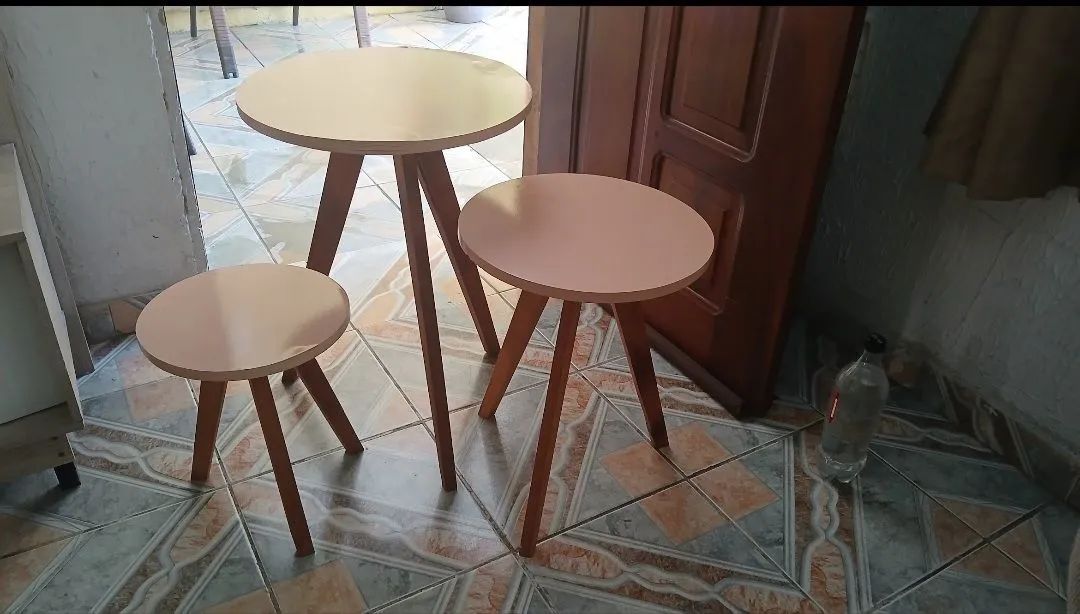 Trio de mesinhas de canto
