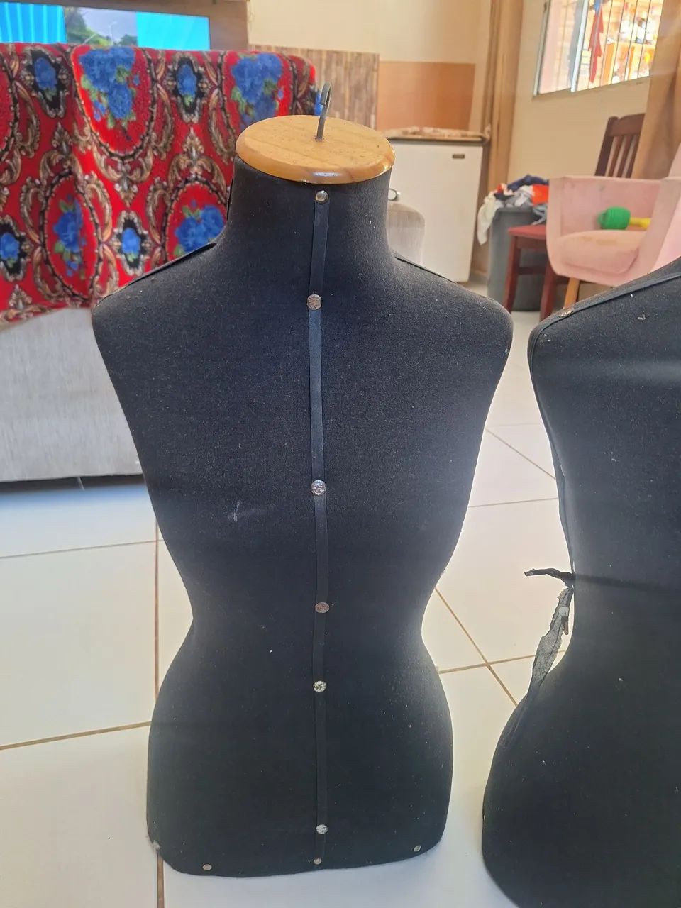 Vendo 2 maniquins seminovos  - Foto 2