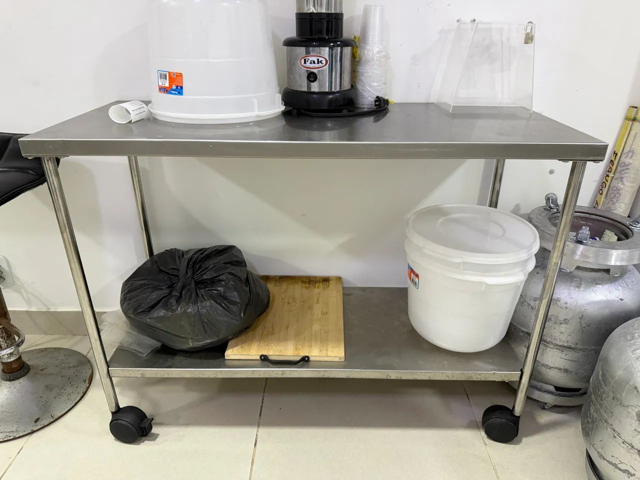 Mesa de Inox 110 x 45 cm - Ótimo Estado