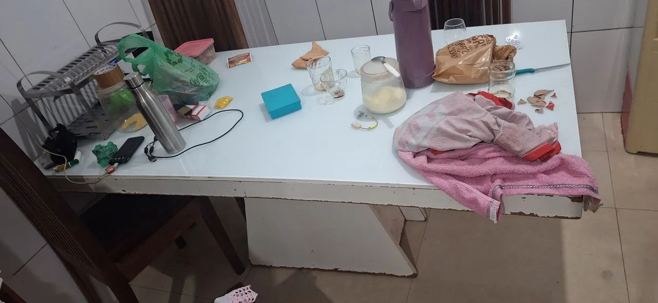 vendo nesa com 6 cadeiras de muiracatiara - Foto 2