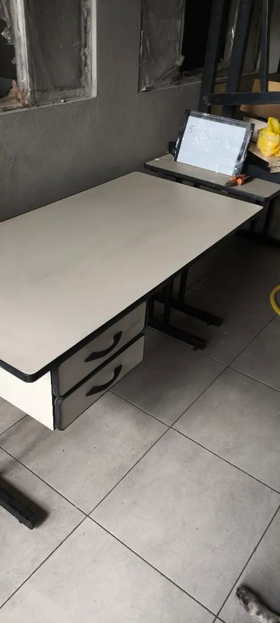 Mesa de escritório com gaveta - Foto 5