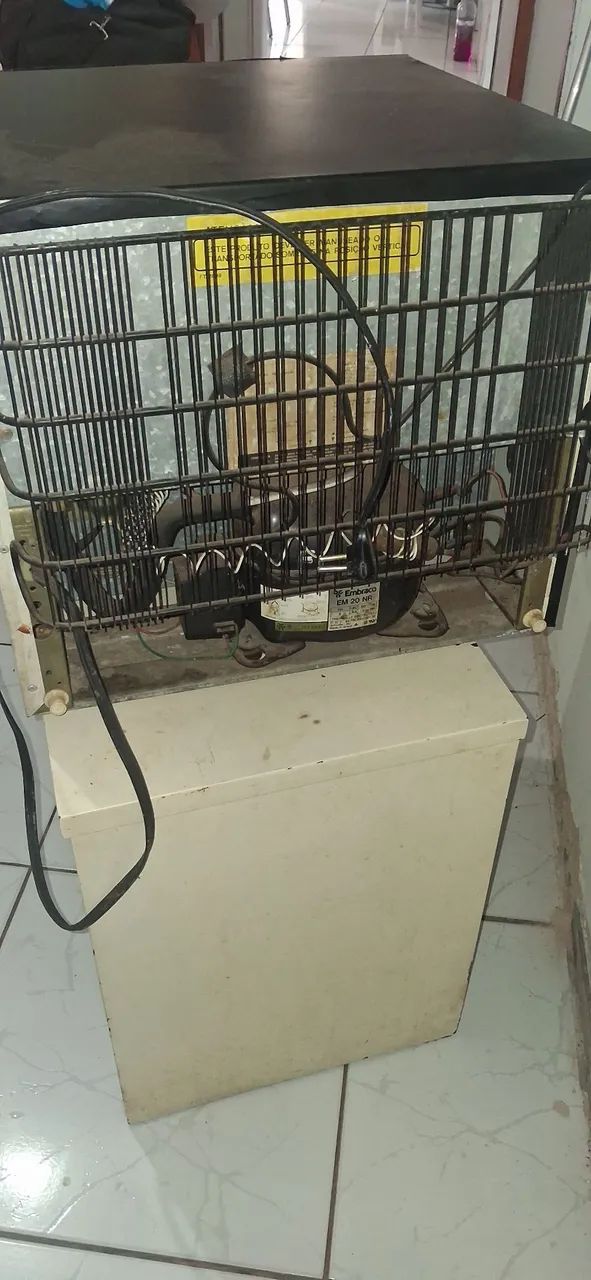 Vende-se frigobar 