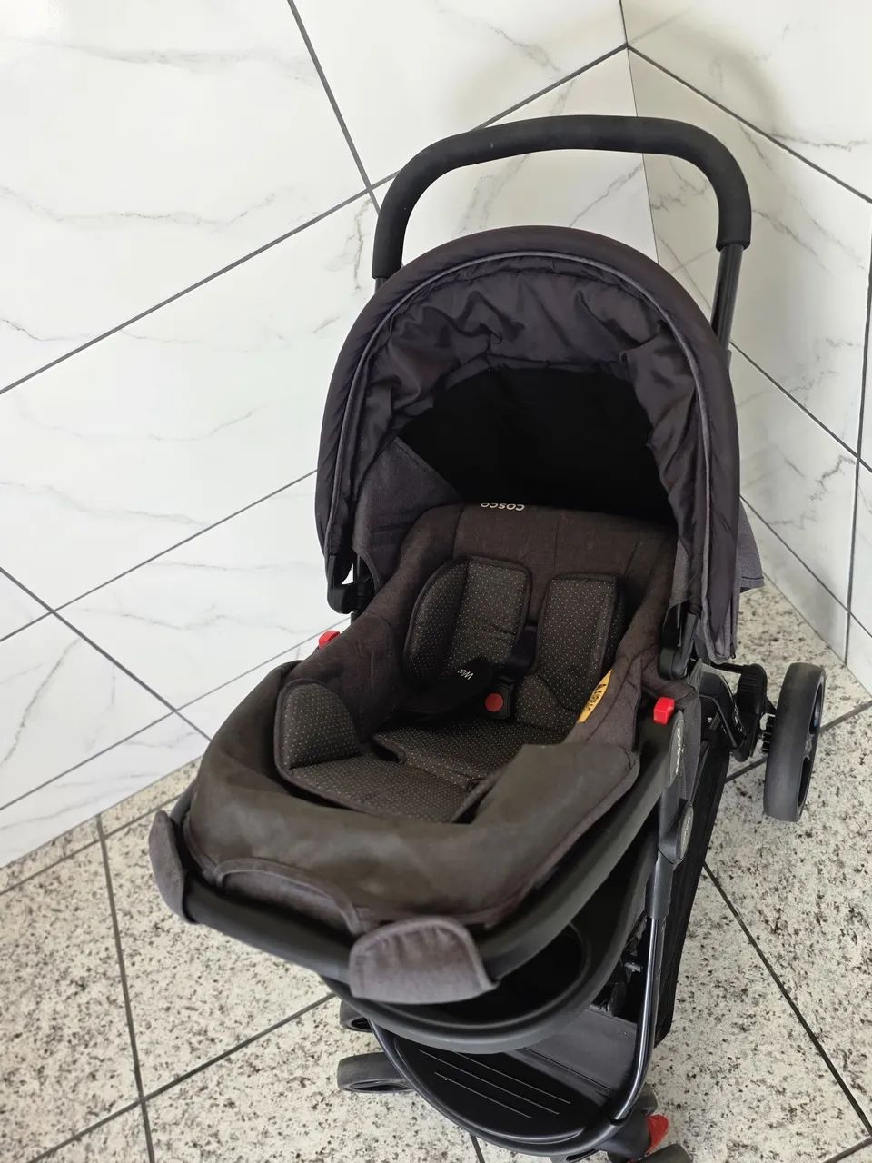 Carinho de bebê com bebê conforto - Foto 4