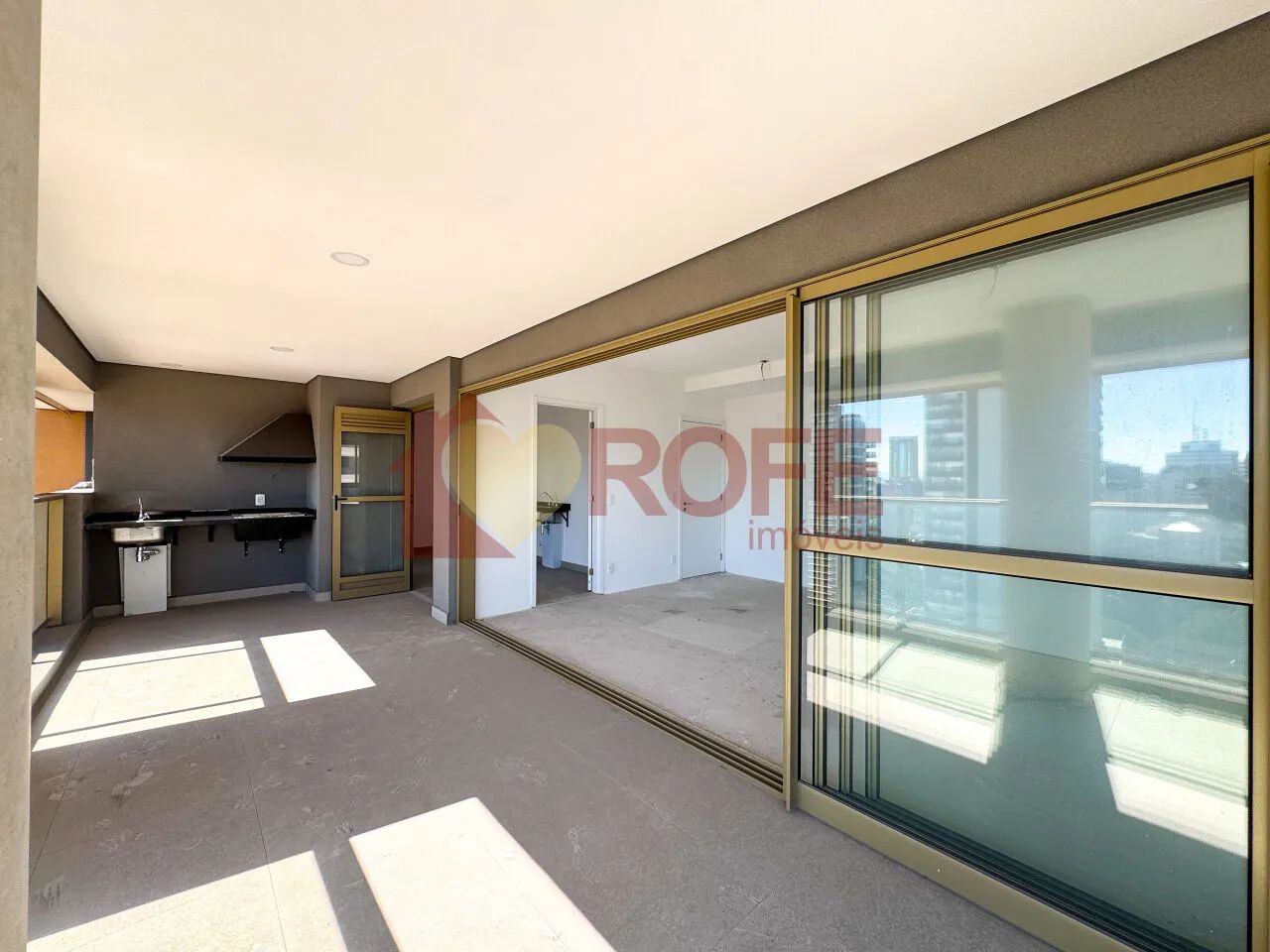 Apartamento à venda com 132m²,4 quartos, sendo 3 suites e 2 vagas