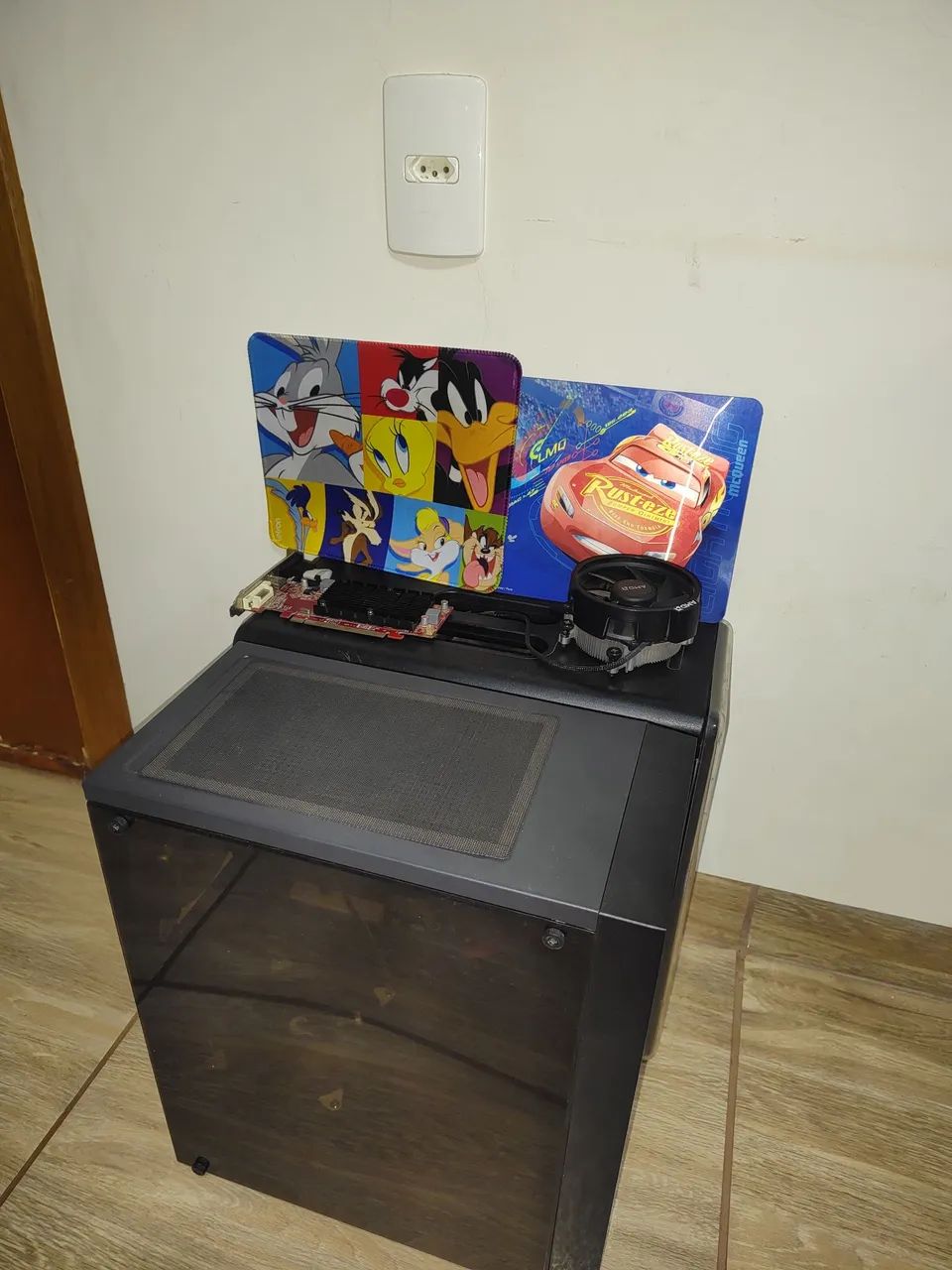 Kit PC Completo: Gabinete Gamer + Radeon HD 5450 + Placa Mãe DDR3 + Windows 10 - R$200