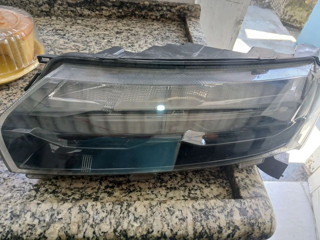 Par de farol do kwd  tem  que arrumar  o  suporte de parafusos   - Foto 4