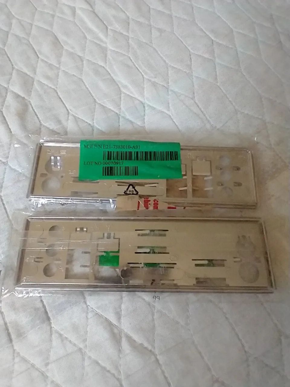 Placa traseira Backplate  MSI E21-6788011-A91 I/O Shield  (NOVOS) - Foto 4