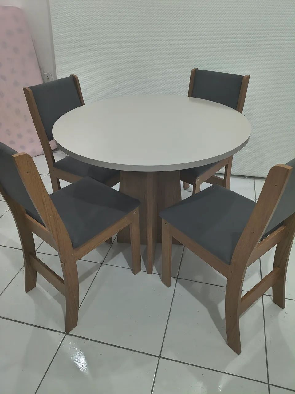Mesa de jantar com 4 cadeira - Foto 2