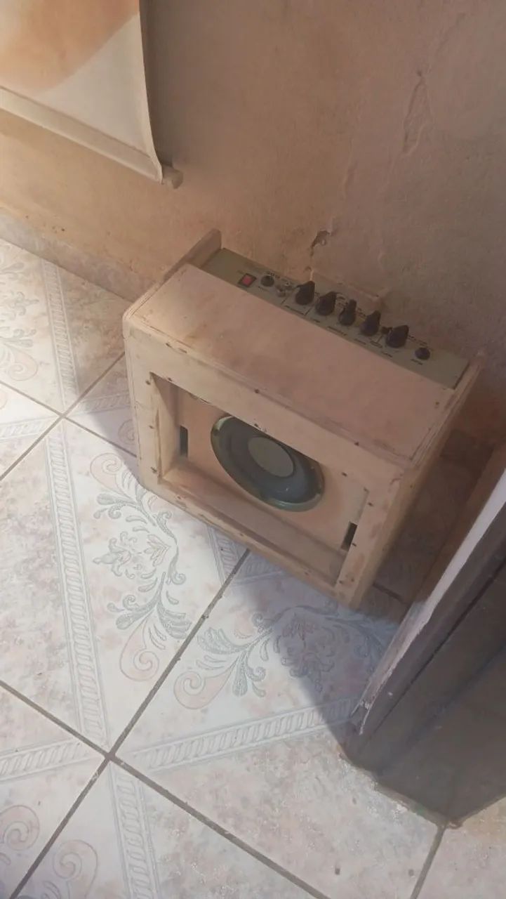 Caixa de som amplificada 