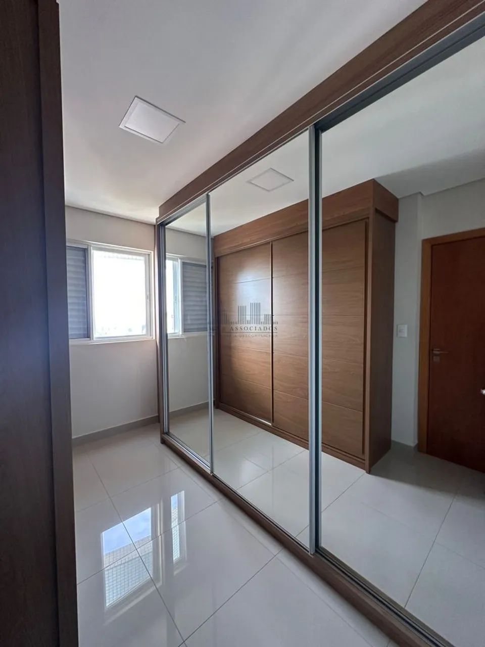 Lindo Apartamento Mobiliado no Centro de Maringá - Foto 3