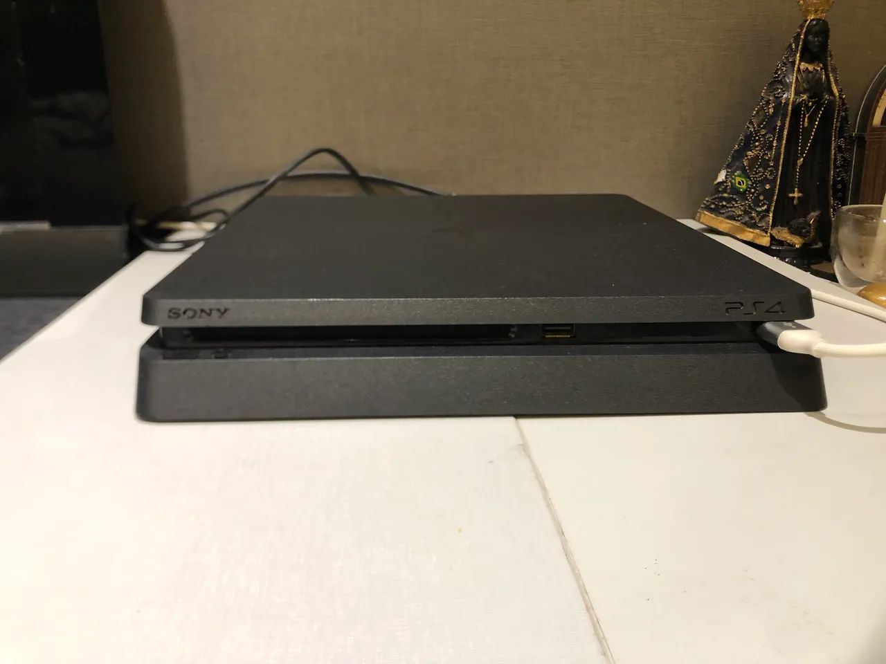 Ps4 com 2 controles em ótimo estado   - Foto 3