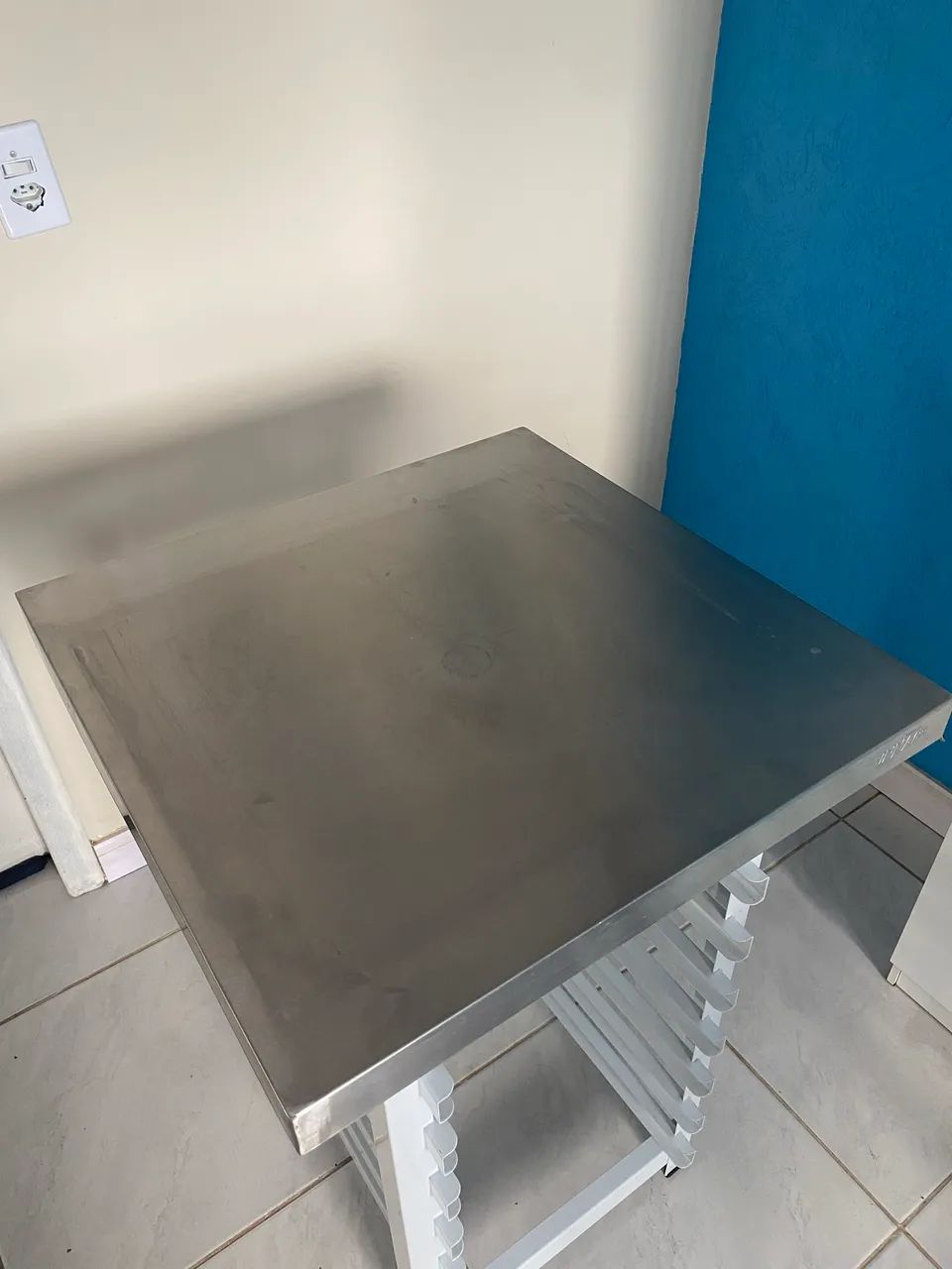 Mesa para forno tampo inox e espaço para 8 assadeiras 35x35 - Foto 3