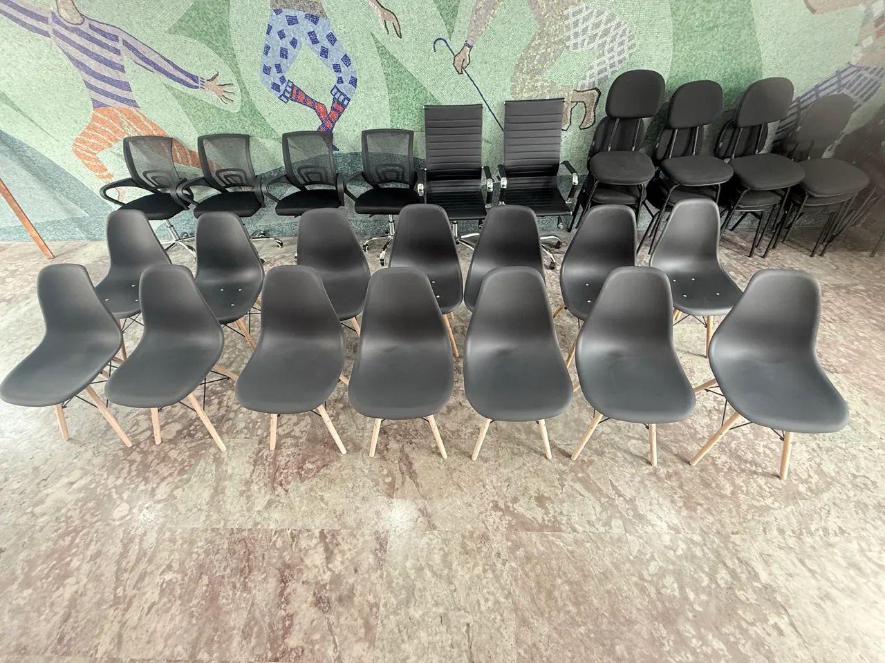 LIQUIDAÇÃO - 18 Cadeiras Eiffel Preta - R$ 100 Cada