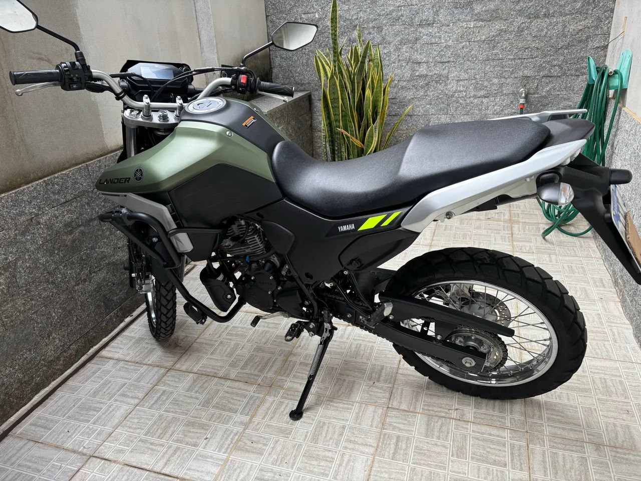 Lander muito nova. - Foto 4