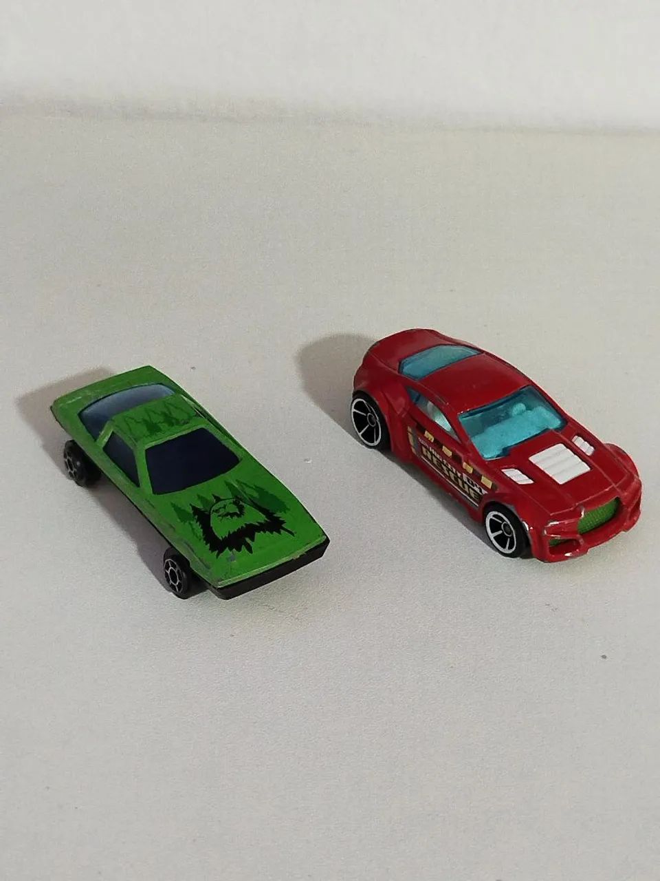 Hot Wheels Turque Twister R0921 e Carrinho Verde 