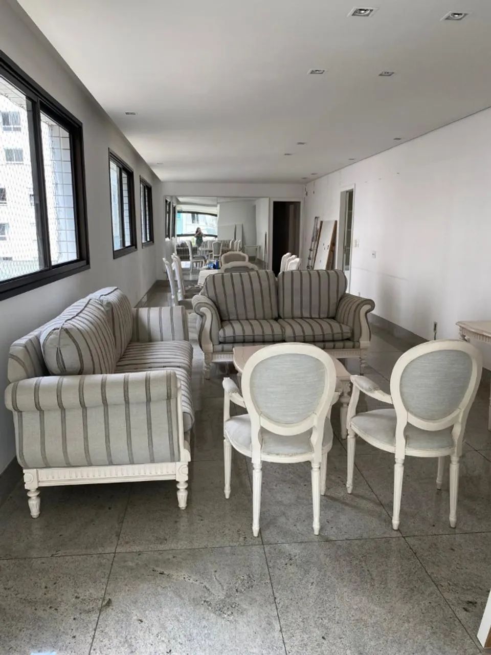 Sala completa: 2 sofás + 2 cadeiras + 2 mesas (centro e canto) - Foto 2