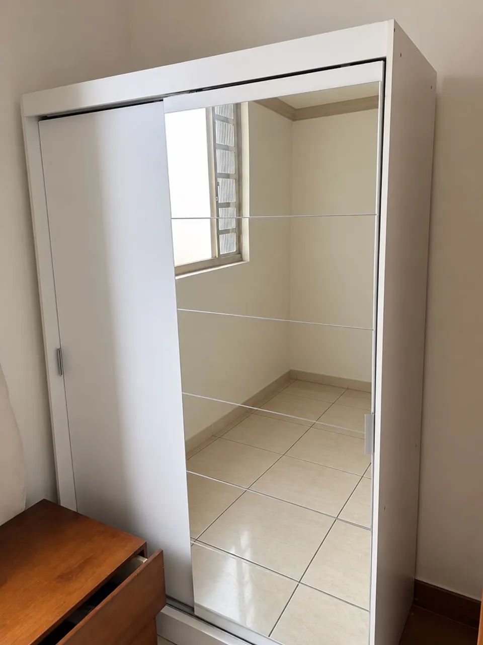 Guarda roupa solteiro com espelho  - Foto 3