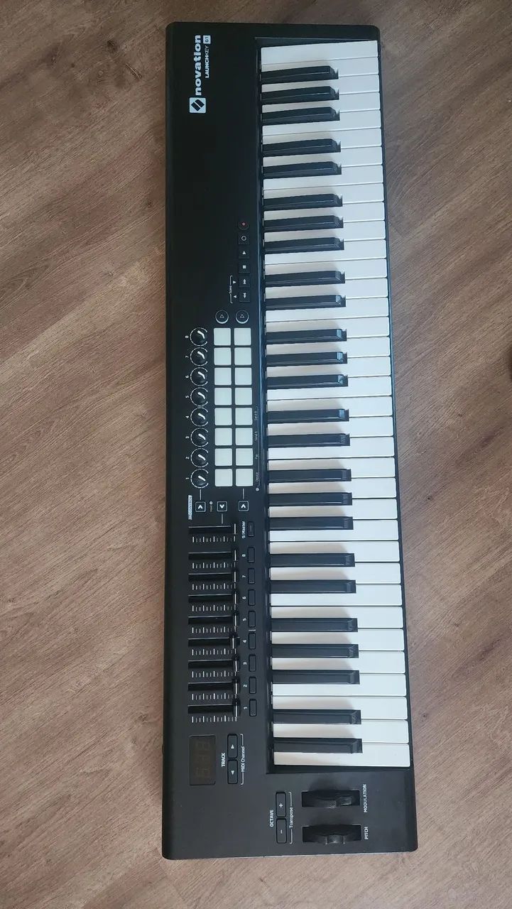 Controlador Novation LaunchKey MK2  - Foto 3