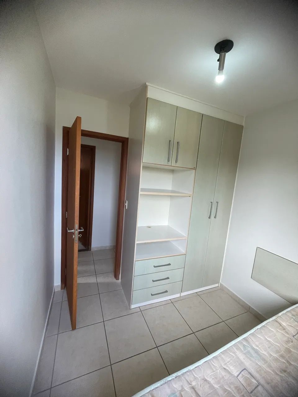 Alugasse quarto no Condomínio Villagio Di Firenze