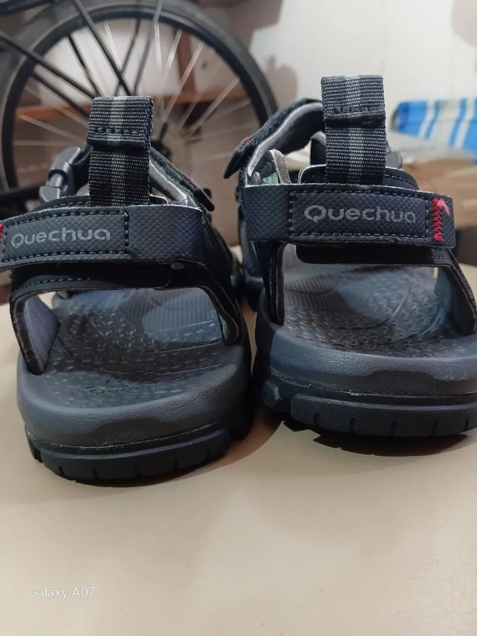 Sandalia de trilha Quechua 39/40 (nova) - Foto 6