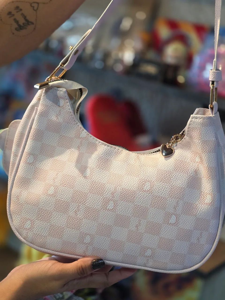Bolsa de Ombro Hello Kitty - Estilo & Delicadeza ? - Foto 4