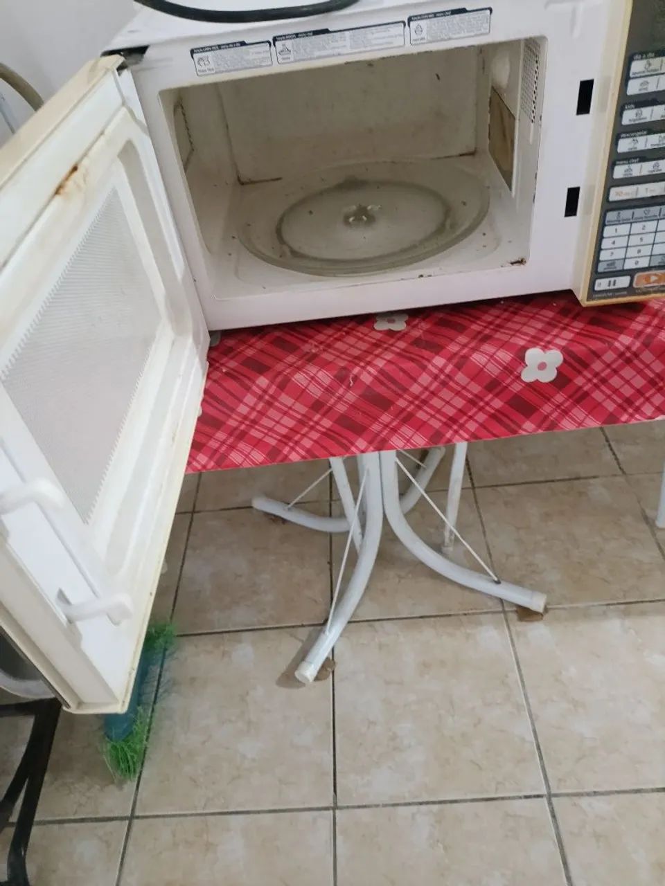 Vendo microondas da marca Midea para retirada de peças  - Foto 3