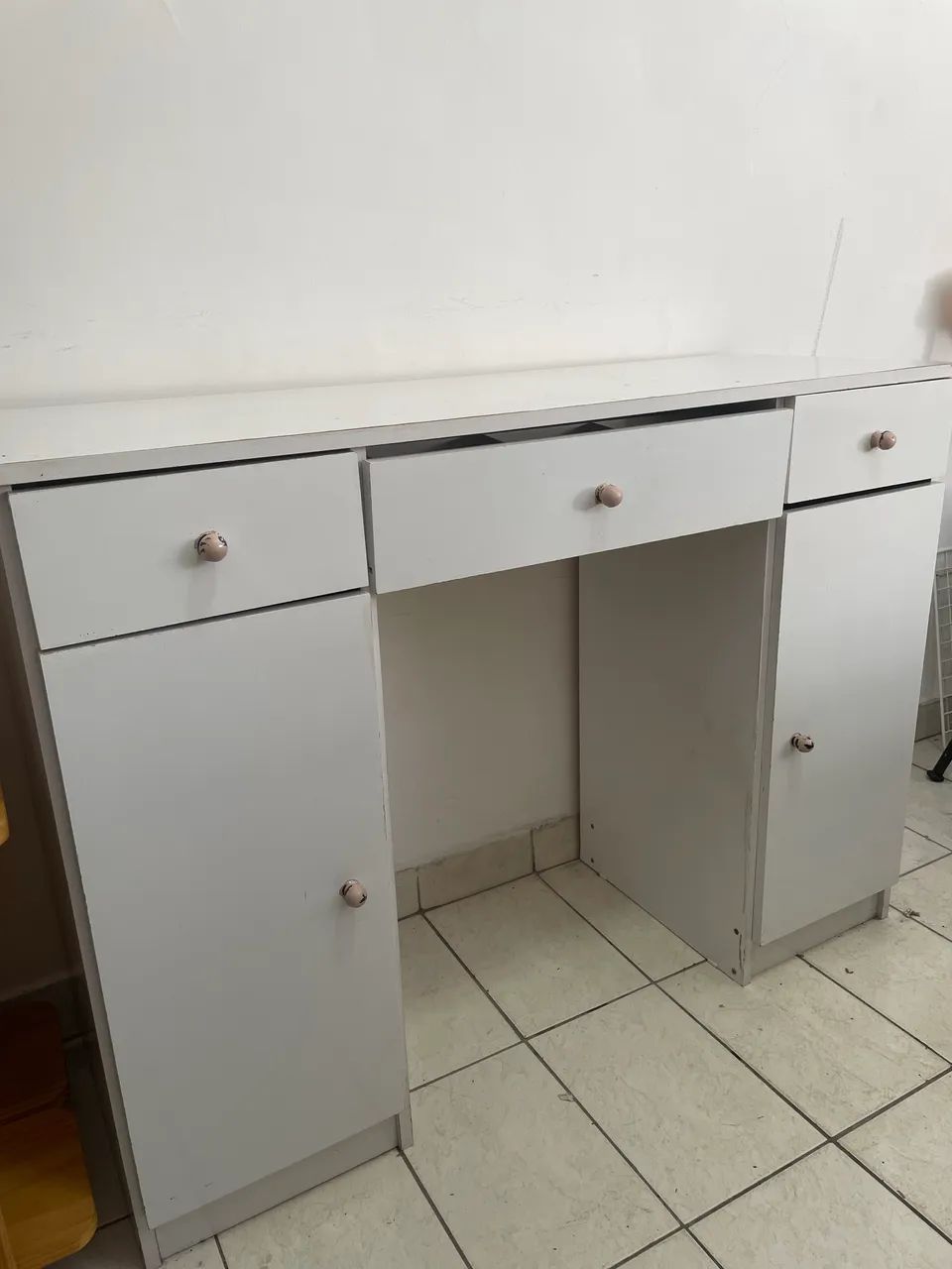 Penteadeira com 3 Gavetas e Armários - Foto 2