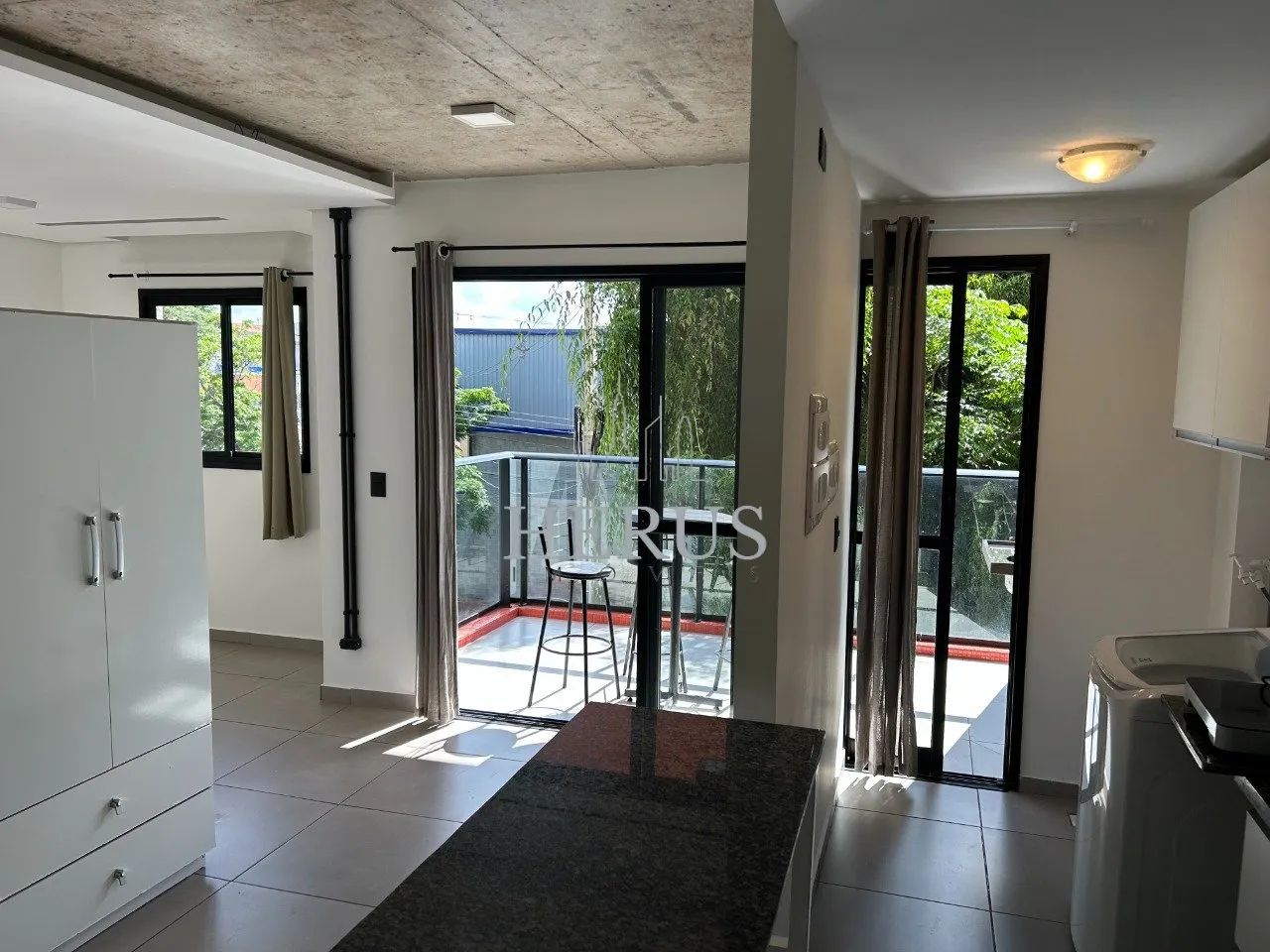 Apto com Varanda e Churrasqueira no Rebouças - Semi-Mobiliado - Foto 4