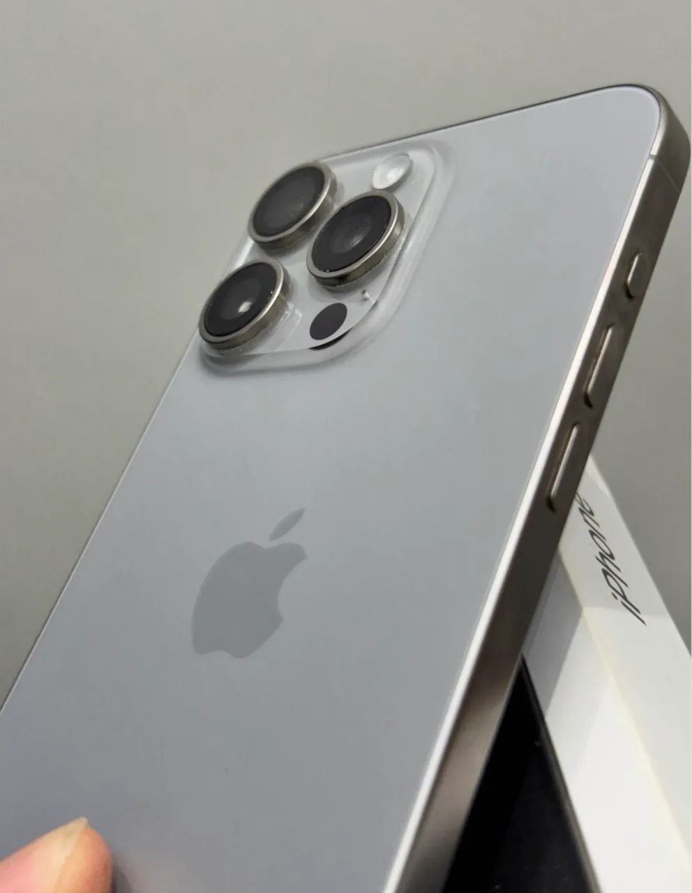 IPHONE 15 PRO MAX - 256GB COM CAIXA - Celulares e Smartphones