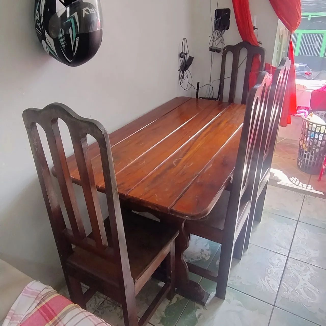 Vende-se uma mesa com 4 cadeiras  - Foto 3