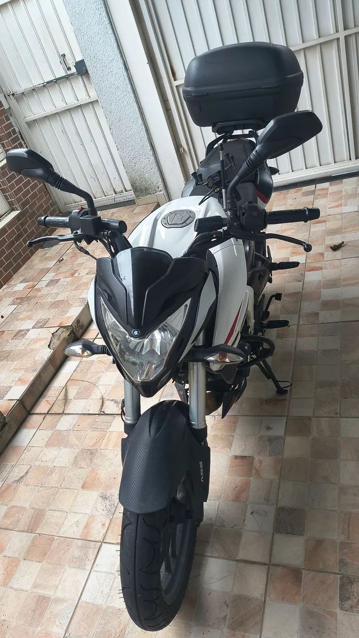 Dominar 200