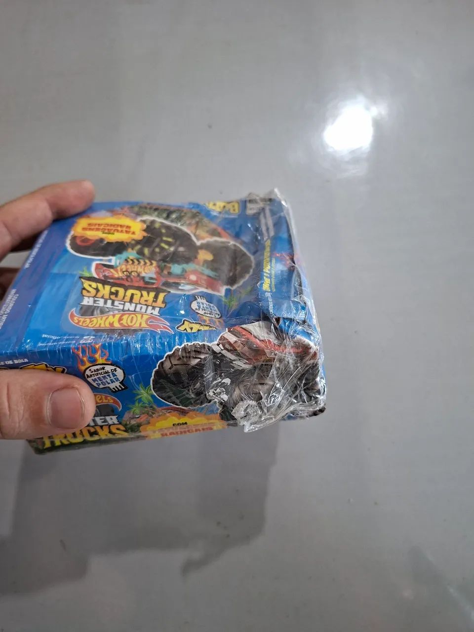 Bombom Comentada Menta + Chiclete Hot Wheels Monster Trucks - Foto 5
