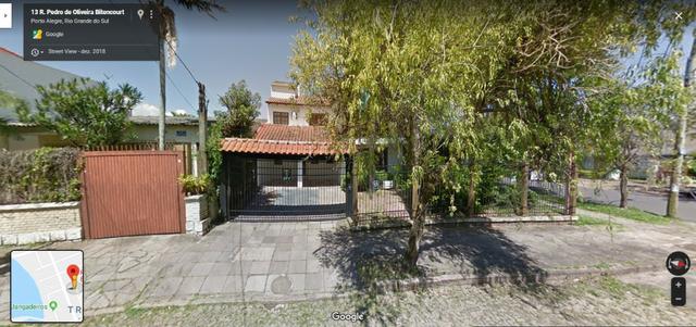 Casa Alto Padrão de esquina no Bairro Tristeza Porto Alegre - Retomado