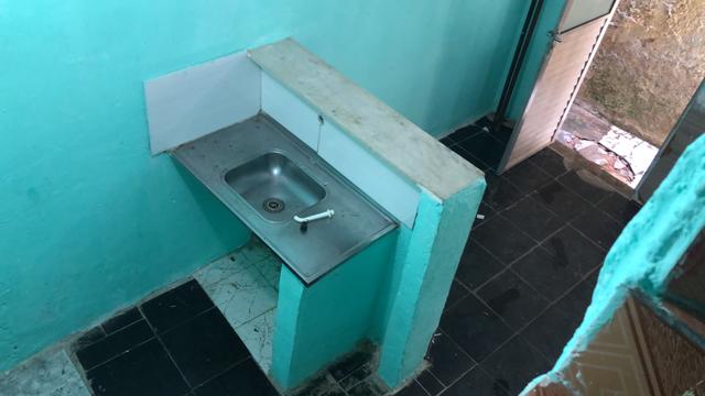 Casa 1/4 por 350 fora água e luz - Foto 3