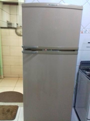 Armário de cozinha e geladeira frost free - Foto 6