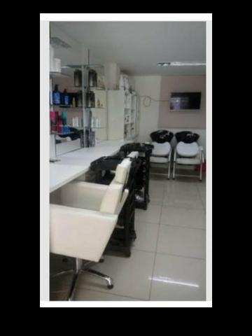 Precisa-se de profissional que coloca cílios