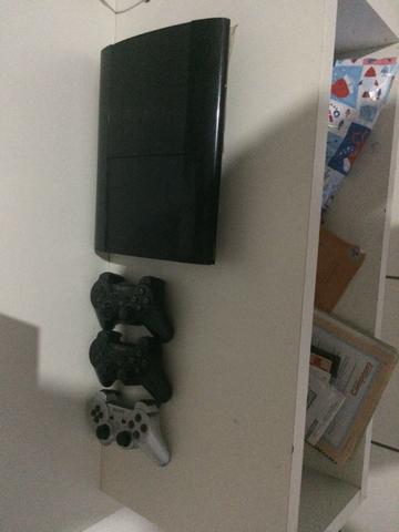 Vende-se PS3 conservadíssimo