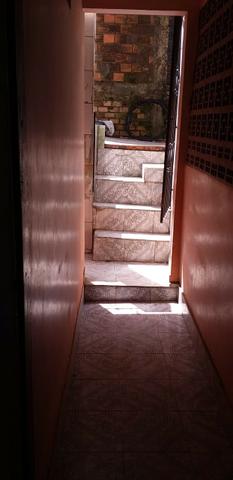 Aluga-se uma casa grande com garagem - Foto 2
