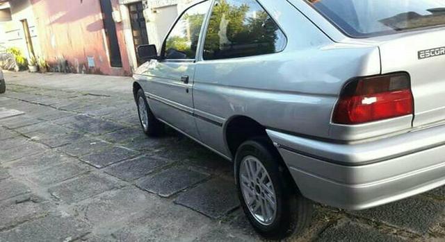 Escort 1.6 ap ano 96 vendo/troco - Foto 2