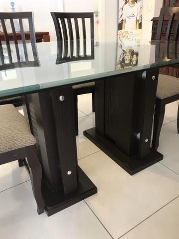 Mesa de jantar com cadeiras