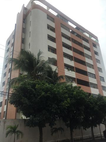 Apartamento amplo vizinho ao Rio Mar Papicu