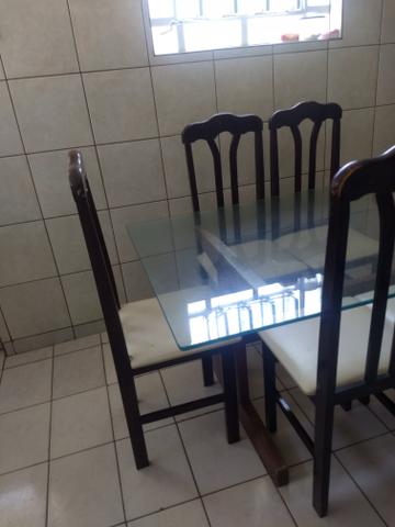 Mesa em madeira com tampo de vidro - Foto 2
