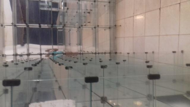 Prateleiras e balcões de vidro e de aço - Foto 2