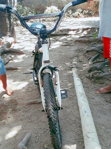 Bicicleta troca em celular dou volta de 20 reais - Foto 2