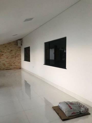 Casa Moderna de 5 quartos sendo quatro suítes toda no Blindex e porcelanato - Foto 6