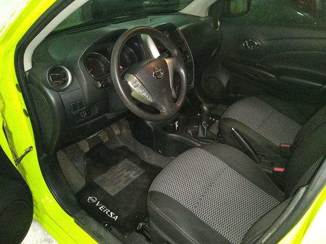 Vendo Nissan Versa 15/16