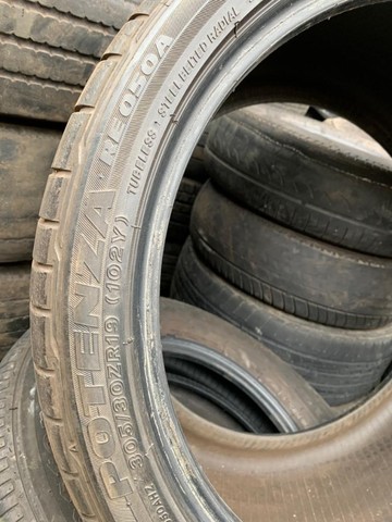 Pneu 305/30/19 Bridgestone potenza re 050a runflat meia vida sem defeitos (não é riscado) - Foto 4