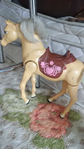 BARBIE FAMILY MATTEL COM CAVALO ARTICULADO EM BOM ESTAD